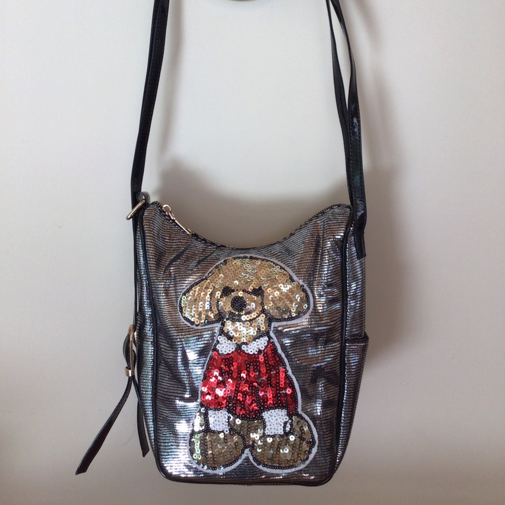 🐶 🐩 Dog Lover purse !  roomy & very light.